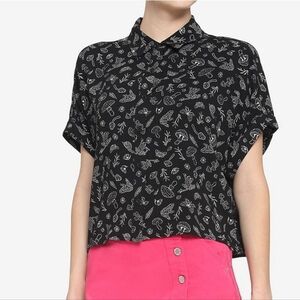 Hot Topic Black & White Frog Boxy Girls Crop Woven Button-Up Medium